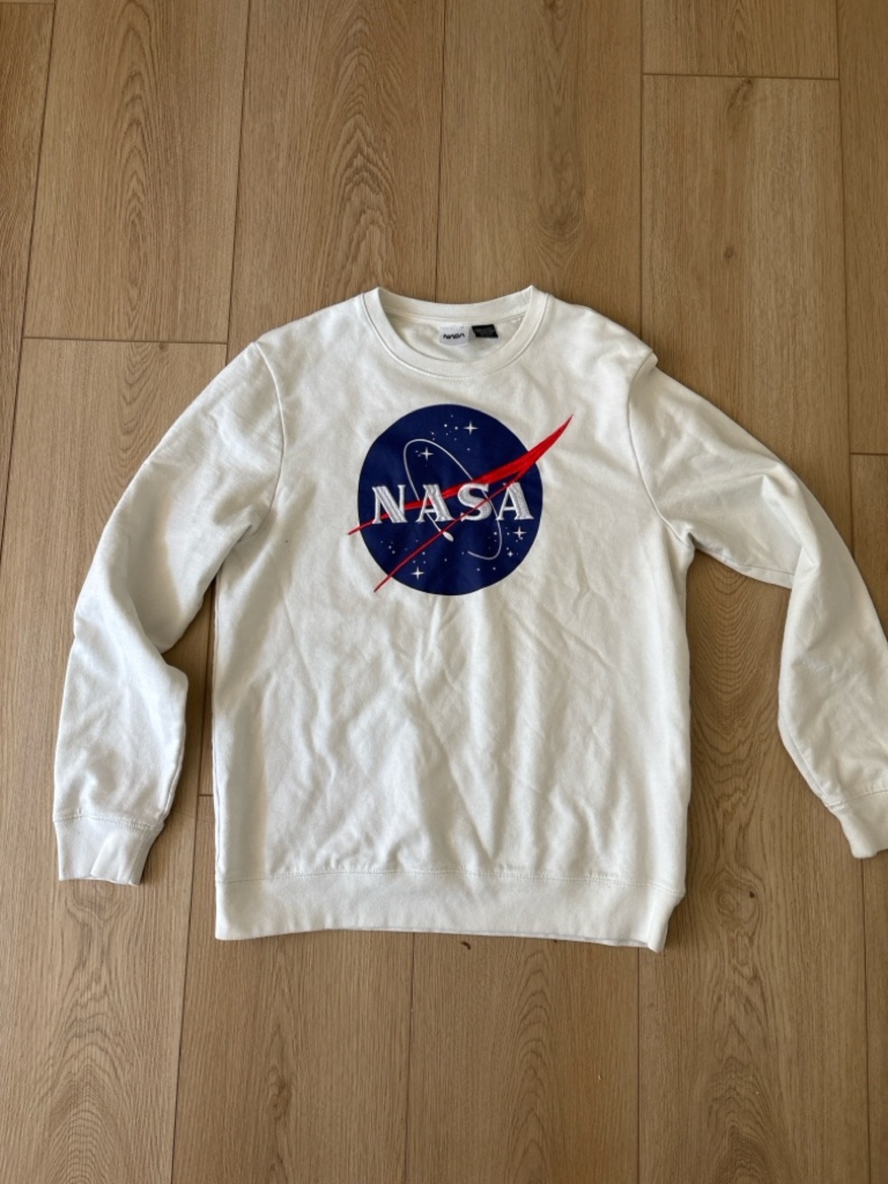 NASA Logo Sweatshirt White Crewneck Size Large‎ Space Graphic Pullover